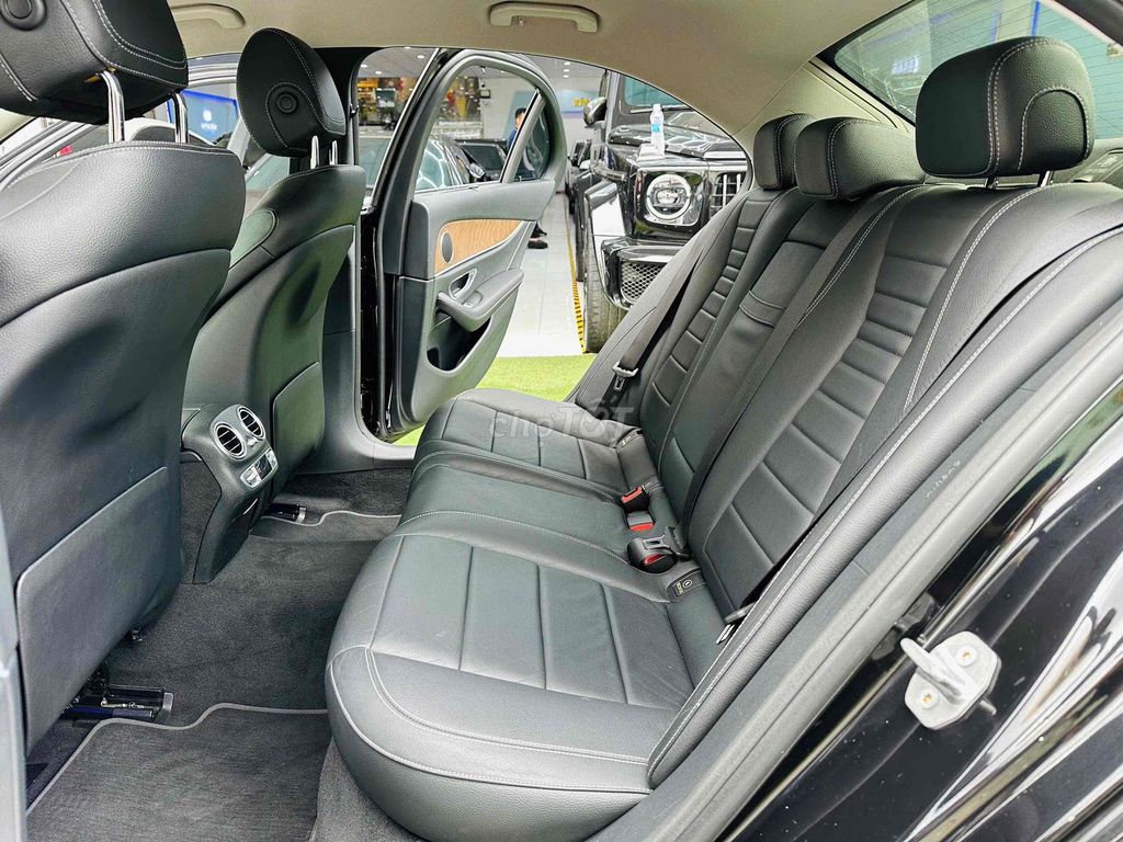 Mercedes Benz E200 Model 2017. Mua bán Ô tô tại Quận 8 Tp Hồ Chí Minh được đăng bởi Hồng Phúc hình 4