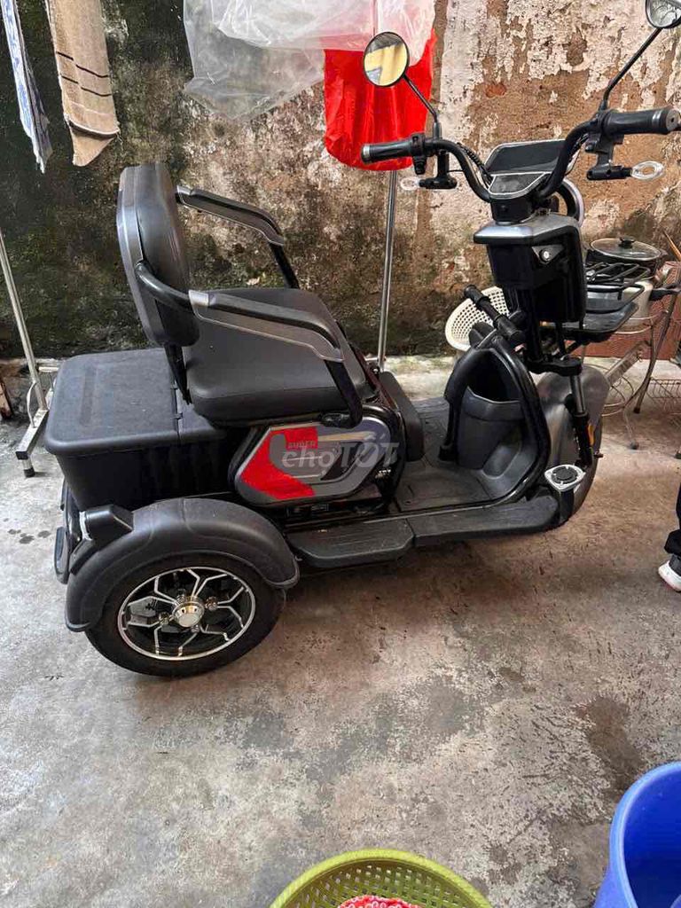Xe điện 3 bánh màu Đen đã sử dụng