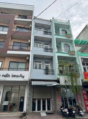 Rent · 4 bd · 50 м² · Quận Bình Thạnh, ул. Đường Nguyễn Hữu Cảnh