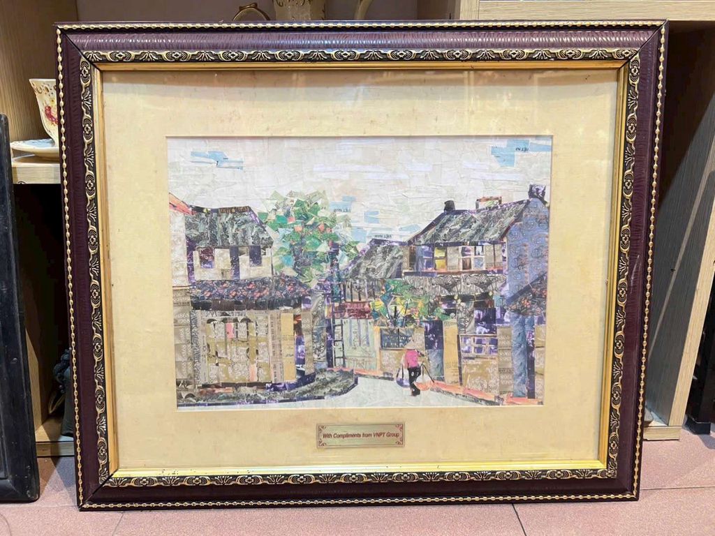 Tranh collage Tem bưu chính đề tài phố cổ . Mua bán Đồ sưu tầm, đồ cổ tại Quận Hai Bà Trưng Hà Nội được đăng bởi Lê Nga đồ xưa hình 1
