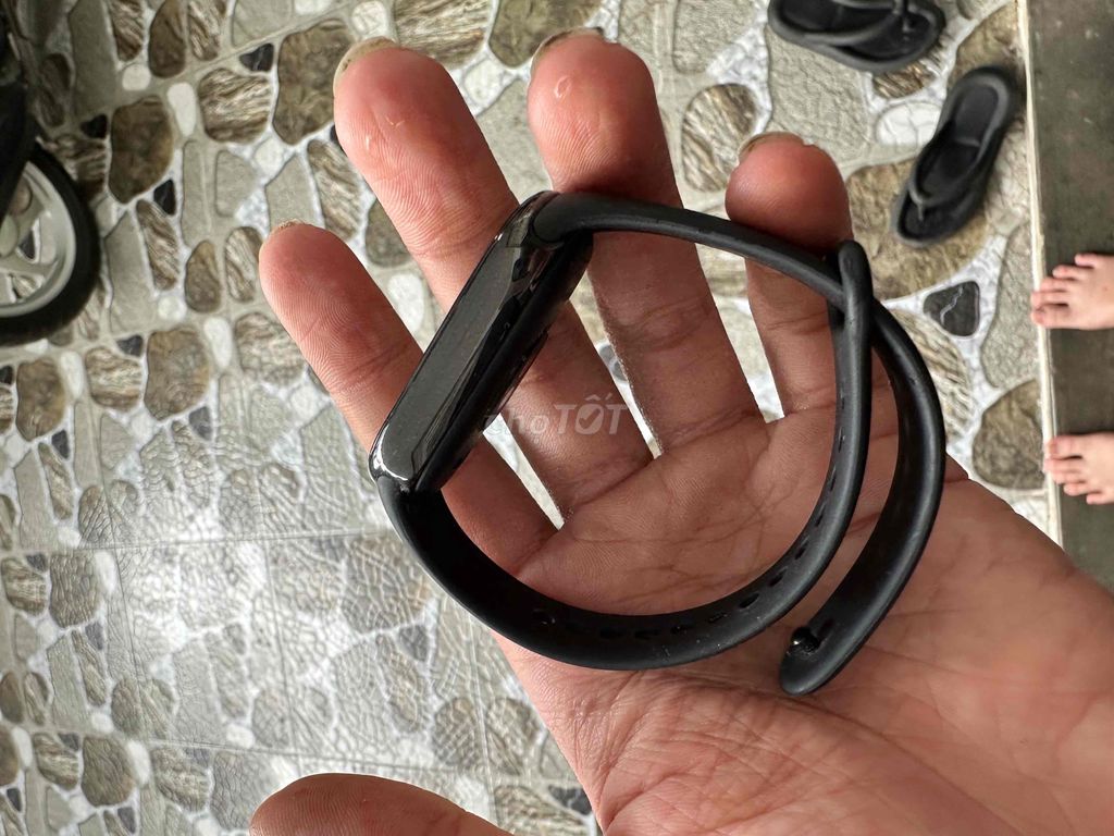 Xiaomi band 8 cũ ngoại hình đẹp