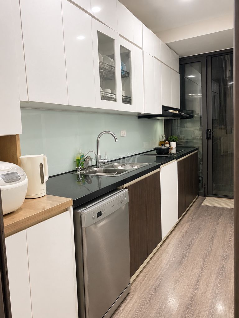 3-комн. квартира, 100 м², Нгуен Ко Тхать, парковка, ремонт, мебель