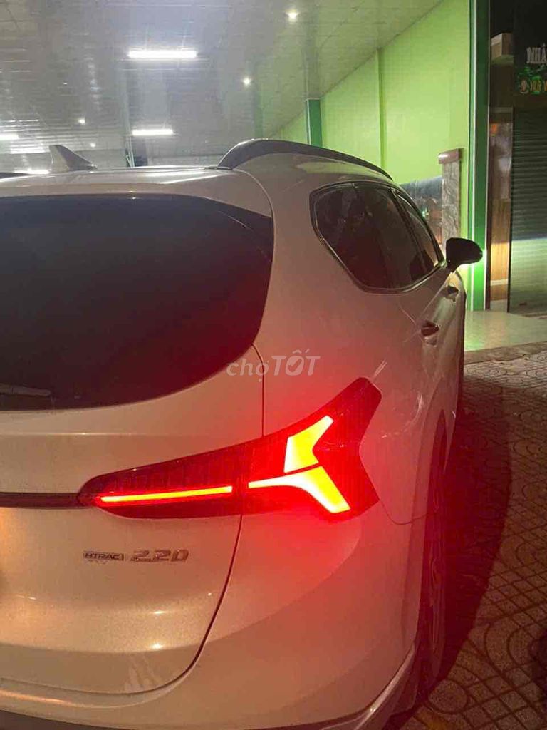 Hyundai Santa Fe 2021 Cao cấp 2.2L HTRAC. Mua bán Ô tô tại Quận Thanh Xuân Hà Nội được đăng bởi ĐÀM HÙNG CAR  hình 4