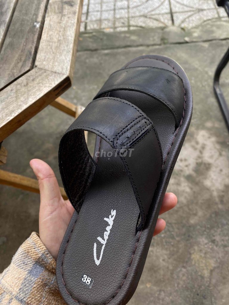 Dép Clarks Nam Da Bò Nâu Size 38. Mua bán Giày dép tại Huyện An Minh Kiên Giang được đăng bởi Trang Đồ Da  hình 1