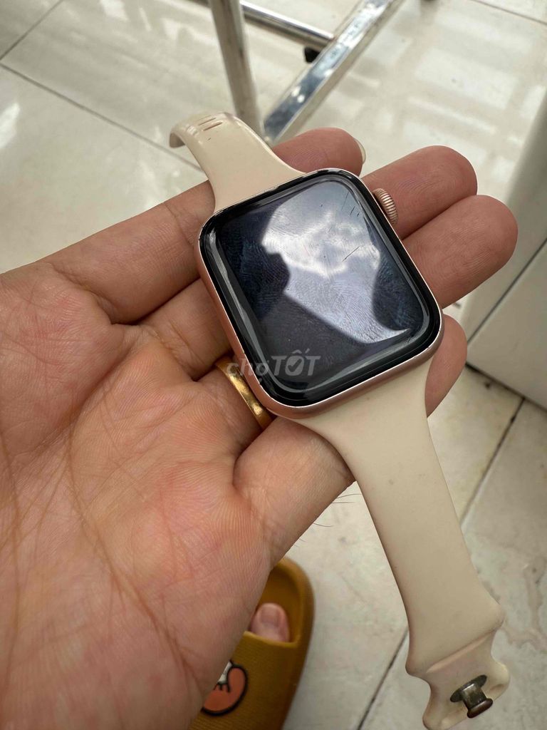 Apple Watch SE Hồng 40 GPS. Mua bán Thiết bị đeo thông minh tại Quận Gò Vấp Tp Hồ Chí Minh được đăng bởi Lê Việt hình 1