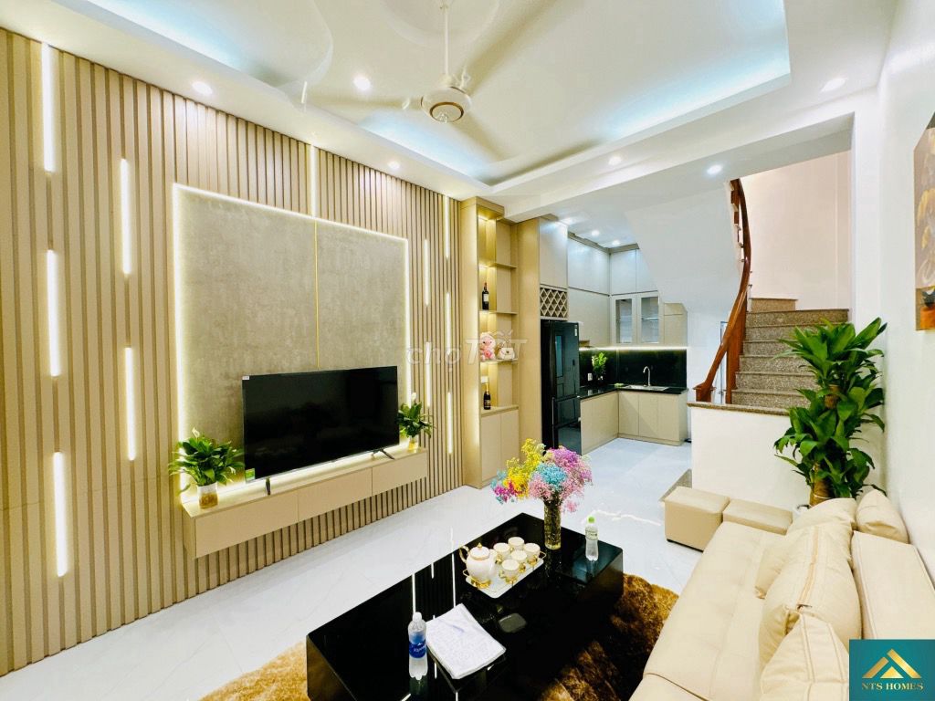 Cho thuê nhà Trần Bình, 35m, 5 tầng, full đồ đẹp, 15Tr