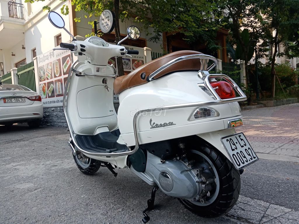 PIAGGIO VESPA 125IE TRẮNG MÁY NGUYÊN BIỂN 29. Mua bán Xe máy tại Quận Nam Từ Liêm Hà Nội được đăng bởi TUẤN MINH hình 4