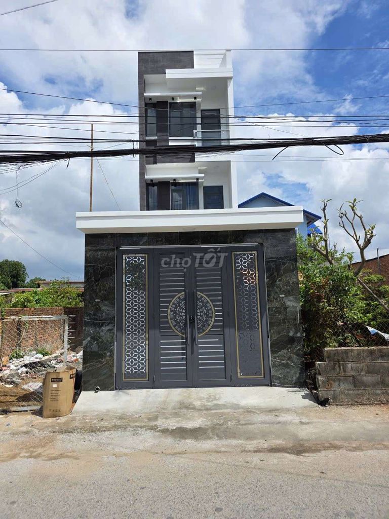 Nhà phố hoàn công mặt tiền gần BigC GO, phường Đông Hòa Dĩ An