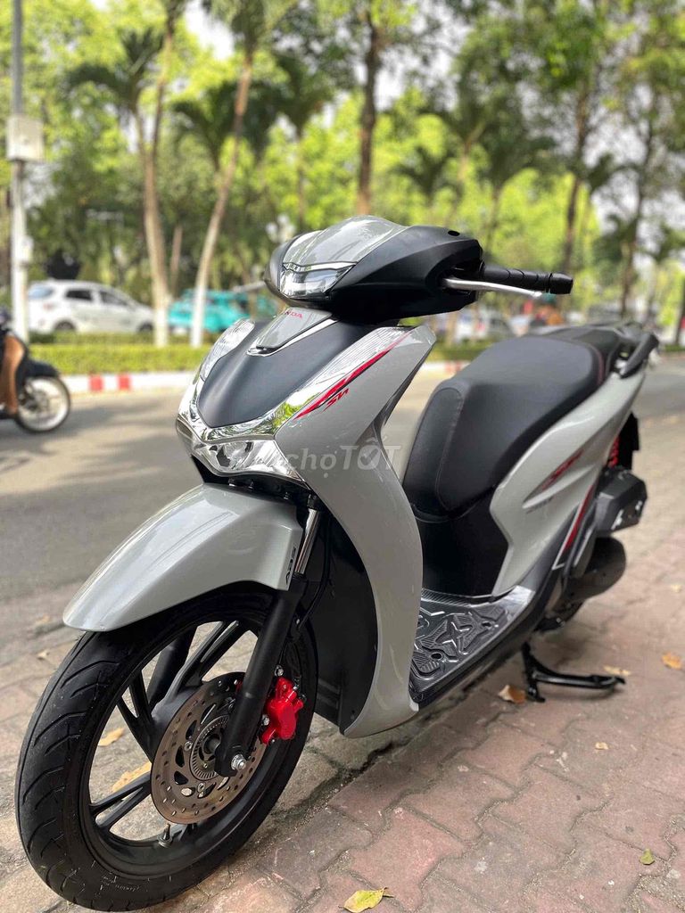 Honda SH160 2024 Xám 5000 km. Mua bán Xe máy tại Thành phố Biên Hòa Đồng Nai được đăng bởi Minh Hiền hình 4