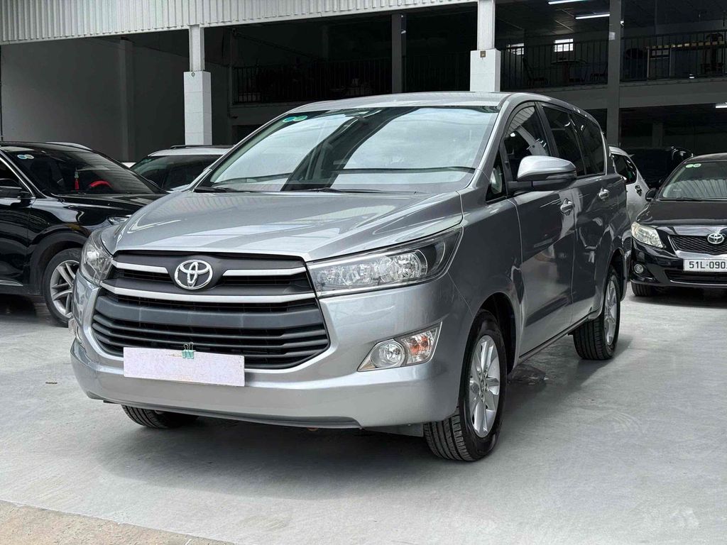 Toyota Innova 2.0E 2018 Số sàn 91.000 km Bạc