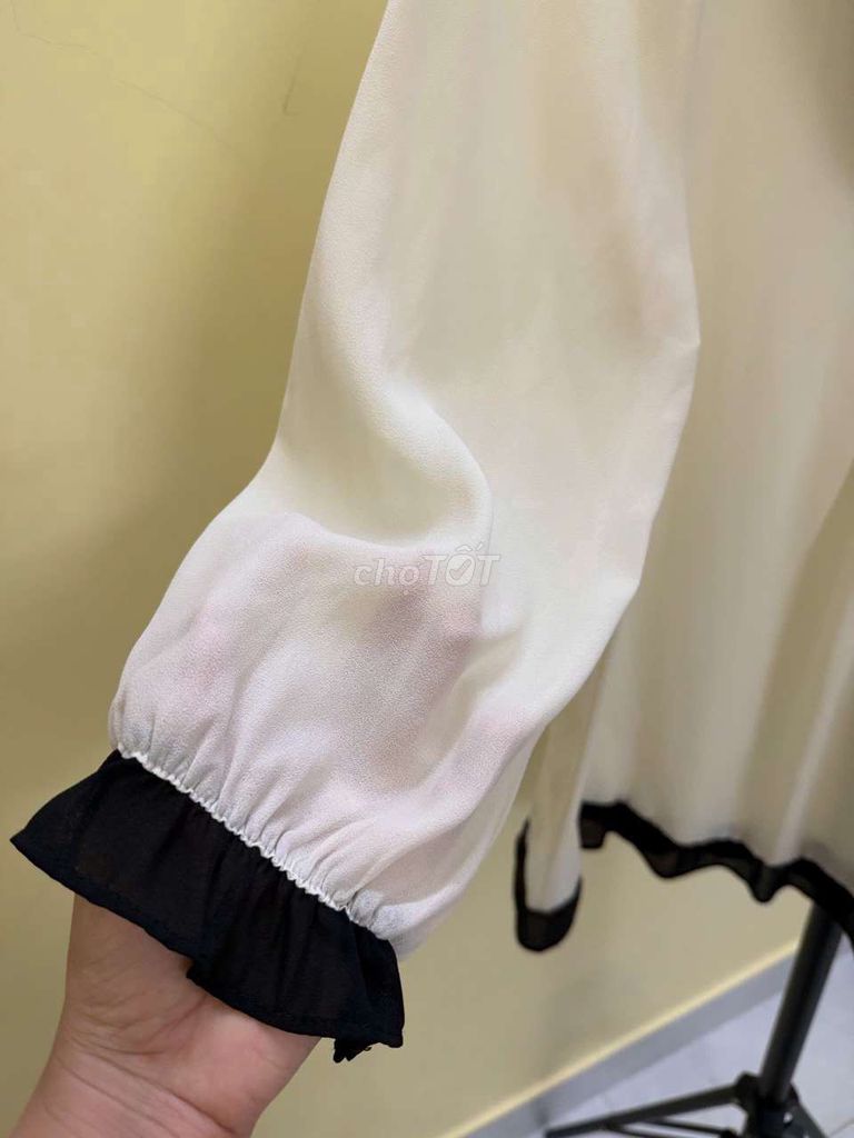 Áo sơ mi Nữ Voan Trắng, Đen size L. Mua bán Quần áo tại Thành phố Thủ Đức Tp Hồ Chí Minh được đăng bởi Hải Đăng  hình 1
