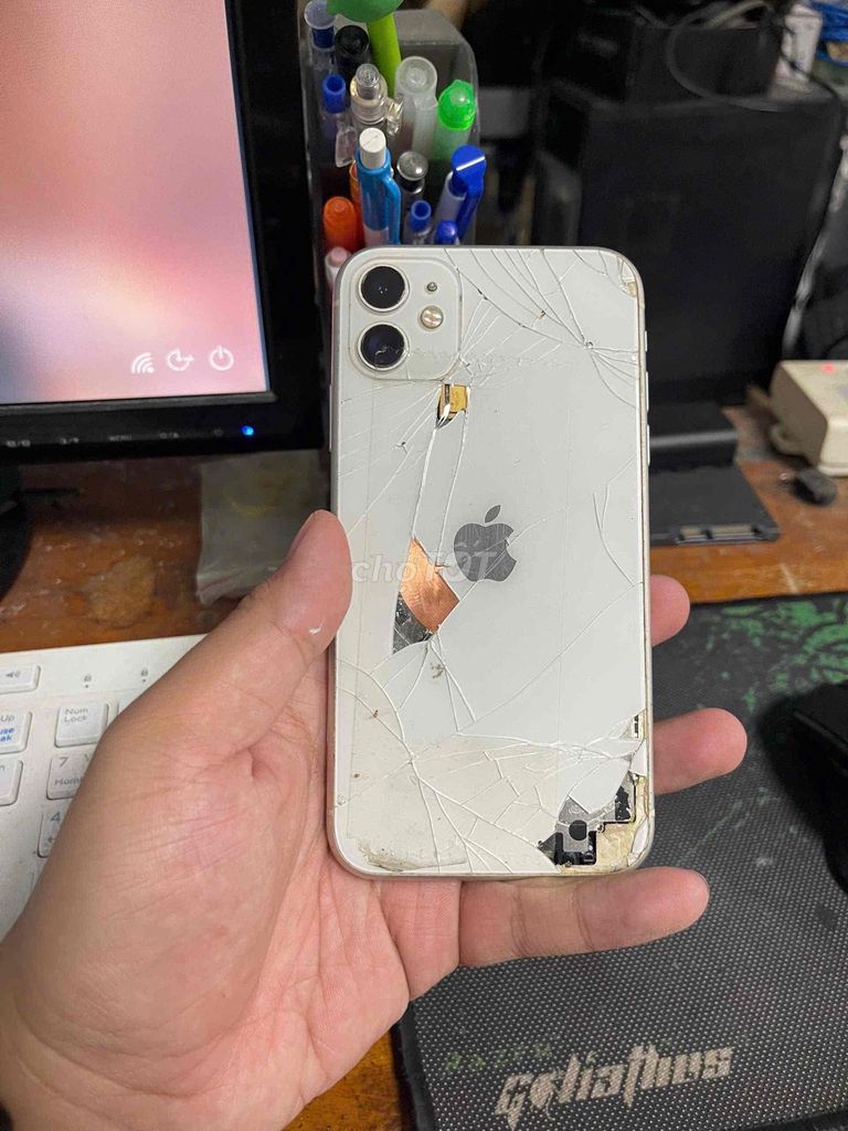 Apple iPhone 11 Trắng Bể lưng. Mua bán Điện thoại tại Thành phố Biên Hòa Đồng Nai được đăng bởi Lehoang Minhphu hình 1