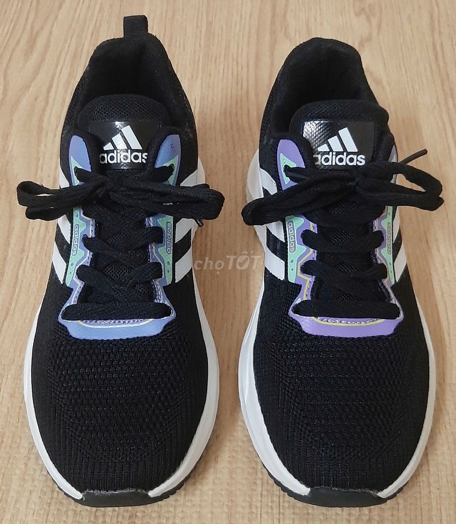 Đôi Giày Thể Thao ADIDAS; Size 36; Màu Đen Trắng.