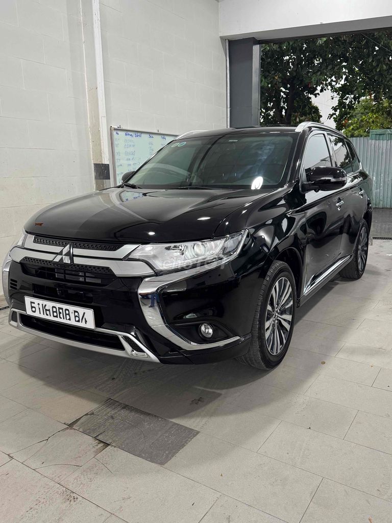 Mitsubishi Outlander 2.0 CVT чёрный