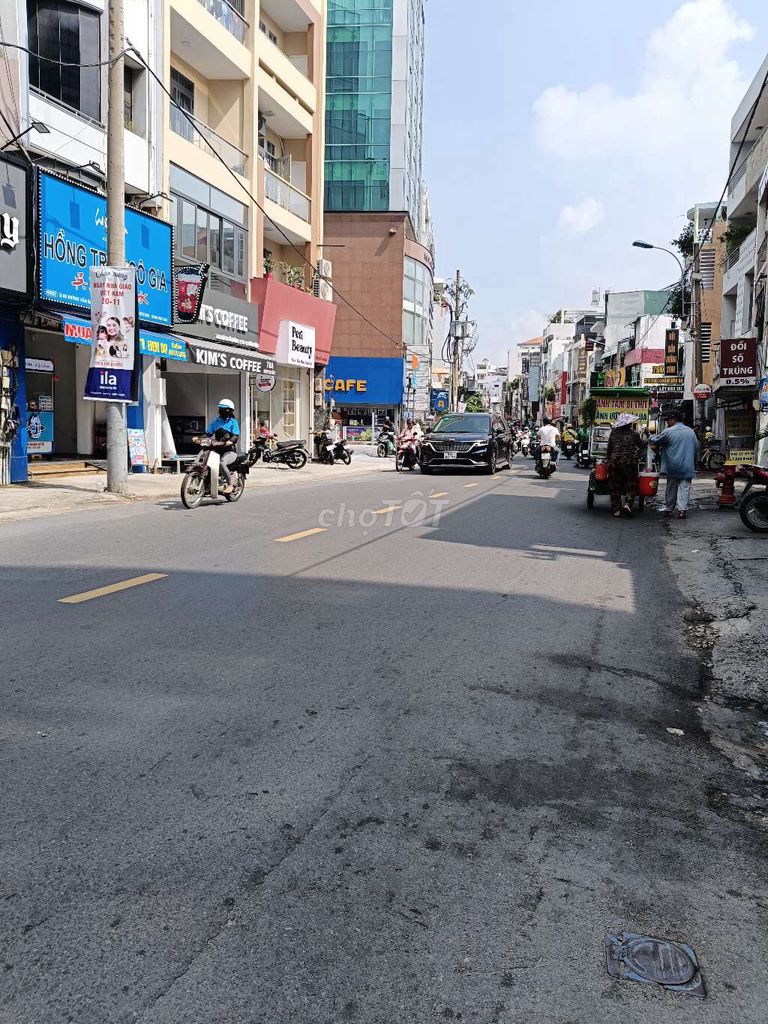 MT Nguyễn đình chính. Phú Nhuận. DT: 4,05x15m. CN 55m. 3 tầng 10,5 tỷ