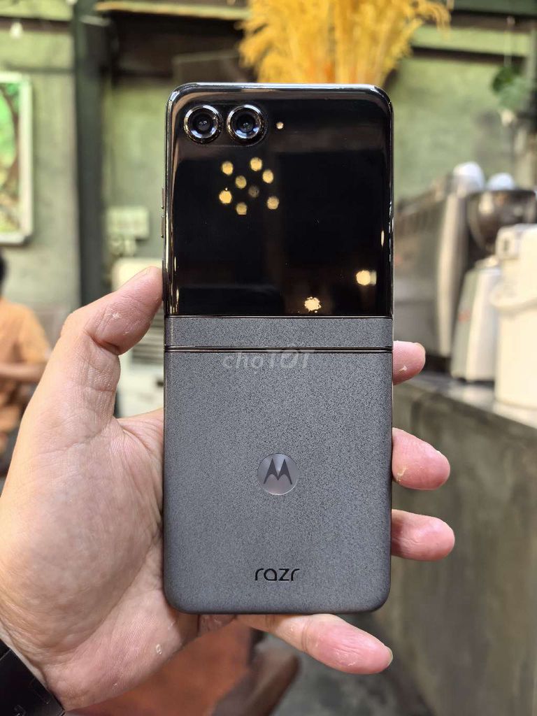 Motorola Razr 50 màu xanh xám 256G Quốc tế 2sim