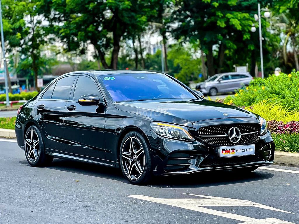 Mercedes Benz 2019 C300 AMG Full Option. Mua bán Ô tô tại Quận 7 Tp Hồ Chí Minh được đăng bởi JENNIE hình 3