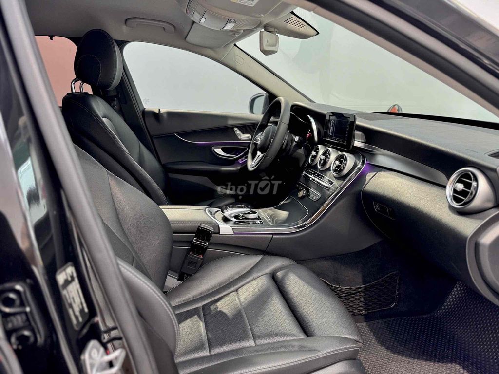 Mercedes Benz C200 FL model 2020 1 chủ. Mua bán Ô tô tại Quận 8 Tp Hồ Chí Minh được đăng bởi Khoa nguyễn hình 9