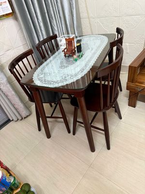 BỘ BÀN GHẾ GỖ - 4 GHẾ GỖ- KÍNH BÀN. Mua bán Bàn ghế tại Quận Hải Châu Đà Nẵng được đăng bởi Đỗ Thị Mộng Tuyền