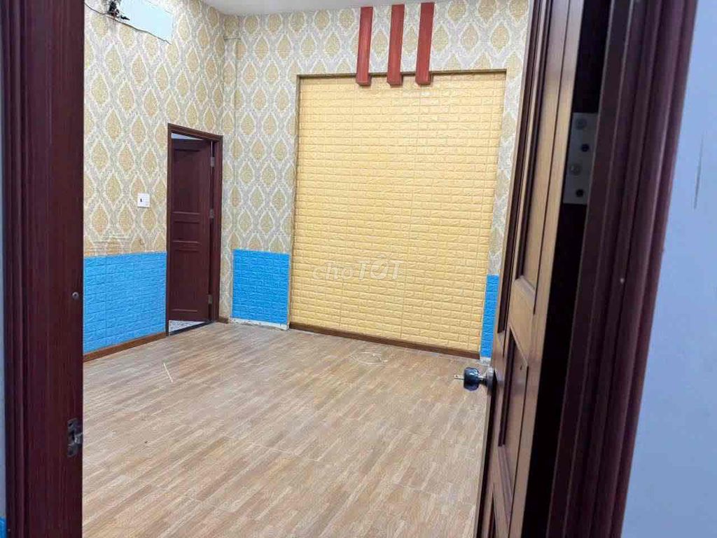 Дом 3 этажа, площадь 200 м2, фасад 8 м