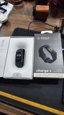 Đồng hồ sức khỏe Fitbit Charge 5. Mua bán Thiết bị đeo thông minh tại Quận 10 Tp Hồ Chí Minh được đăng bởi Đinh Thế Việt