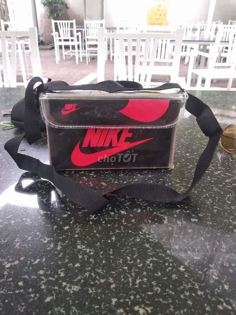 🦀 Túi hộp đeo chéo Custom Nike đen đỏ mini bag