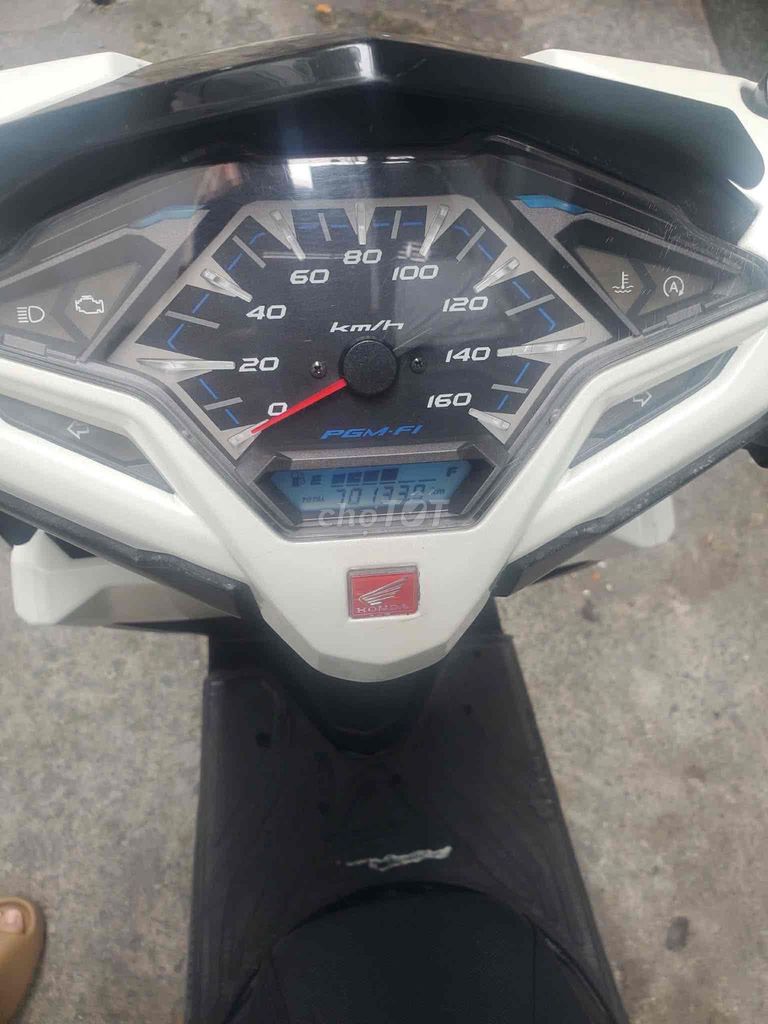 Honda Vario 150 2017 Trắng. Mua bán Xe máy tại Quận 10 Tp Hồ Chí Minh được đăng bởi Kim Hoa hình 2