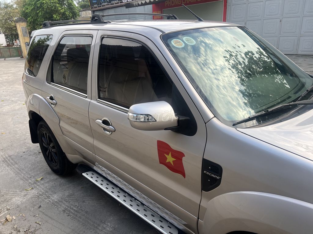Ford Escape 2011 XLS 2.3L 4x2 AT - 140000 km