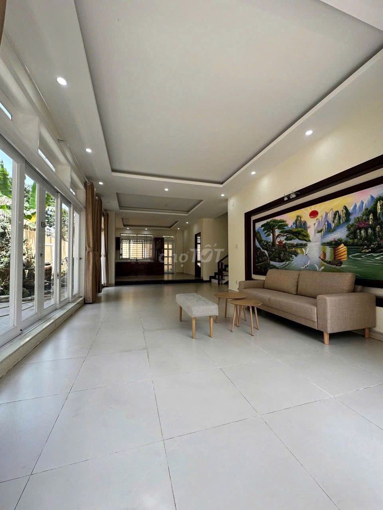 Аренда · 6 комн. · 198 м² · Thành phố Thủ Đức, ул. 548 45 74