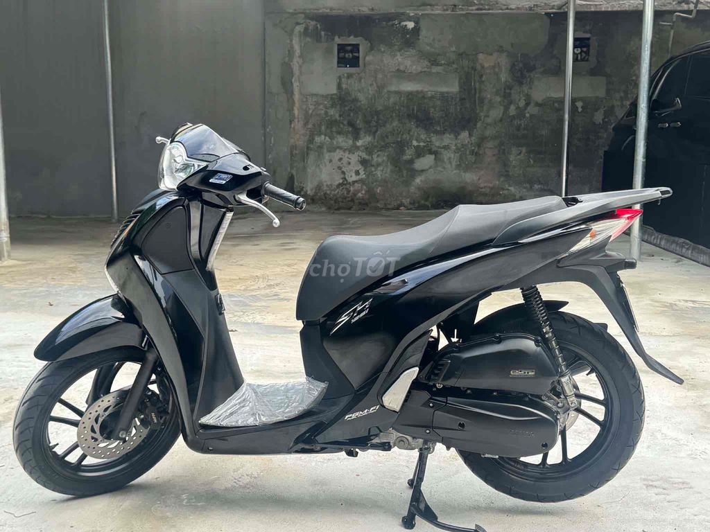 Honda SH 125 2016 Черный глянцевый отличный двигатель
