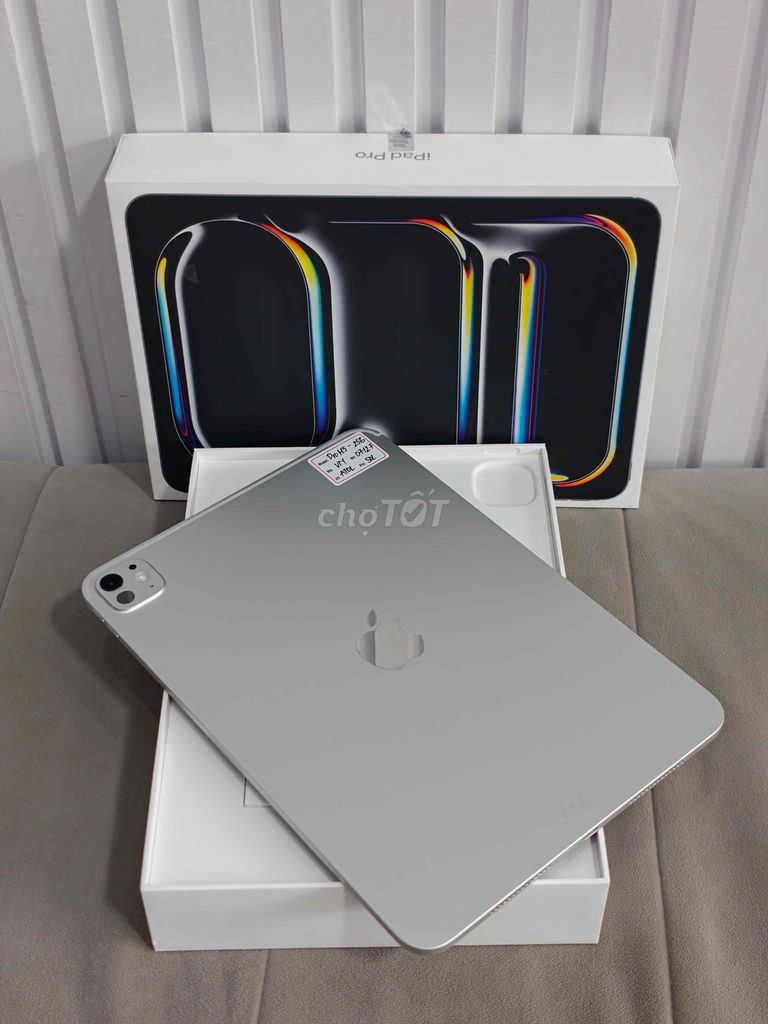 Apple iPad Pro M5 Wifi 256GB Bạc kích online. Mua bán Máy tính bảng tại Quận Đống Đa Hà Nội được đăng bởi Trần Quốc Văn iCleanshop hình 1