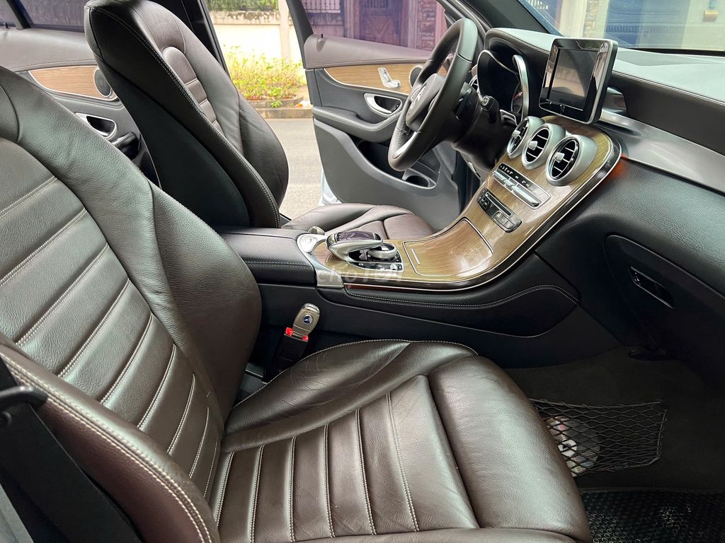 Mercedes Benz GLC 2018 250 4MATIC - 79999 km. Mua bán Ô tô tại Quận Long Biên Hà Nội được đăng bởi AUTO TÂN HƯNG THỊNH hình 17