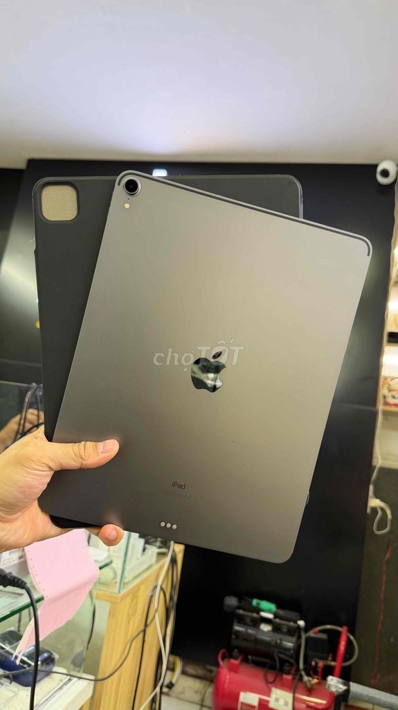 iPad Pro 12.9inch 2018 Xám-Pin 94 -TẶNG BAO DA. Mua bán Máy tính bảng tại Quận Bình Thạnh Tp Hồ Chí Minh được đăng bởi Phan Việt hình 1