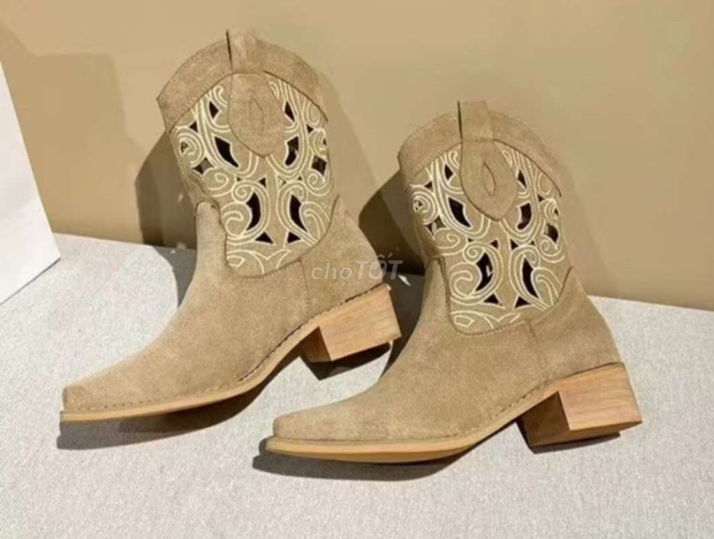 Giày bốt nữ da lộn size 38 Mới. Mua bán Giày dép tại Quận 5 Tp Hồ Chí Minh được đăng bởi ngọc lan hình 1