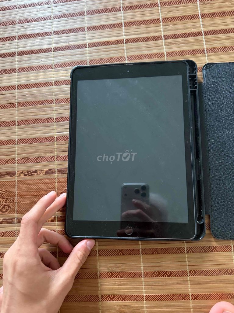 Apple iPad Gen 8 128GB Wifi Đen. Mua bán Máy tính bảng tại Quận Hà Đông Hà Nội được đăng bởi Nguyễn Nam hình 1