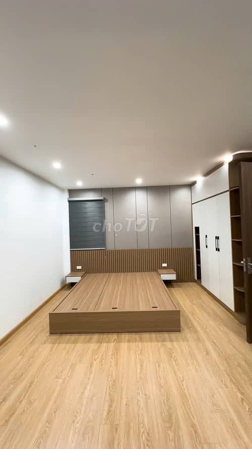 31m x 6T tháng máy giá 8,5 tỷ Cự Lộc Royal city , Thanh Xuân