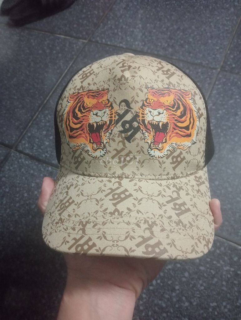 Nón mới 100% ..hộp túi đầy đủ... Mua bán Phụ kiện thời trang khác tại Quận 3 Tp Hồ Chí Minh được đăng bởi Nguyen Thanh hình 1