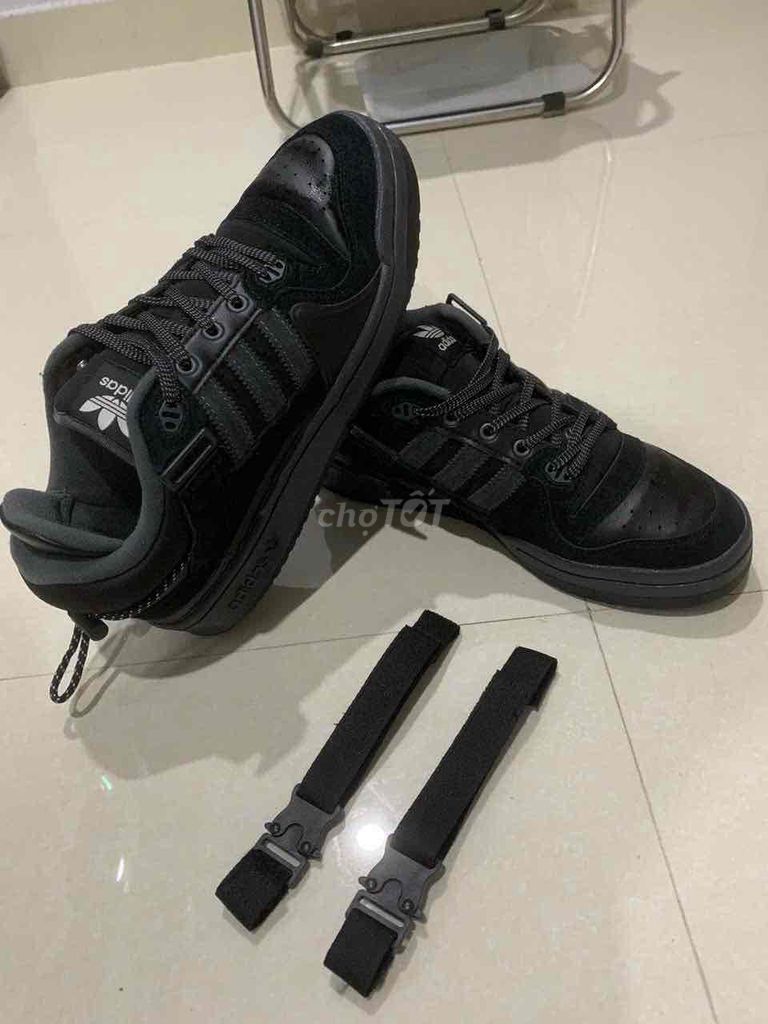 Giày sneaker đen size 41