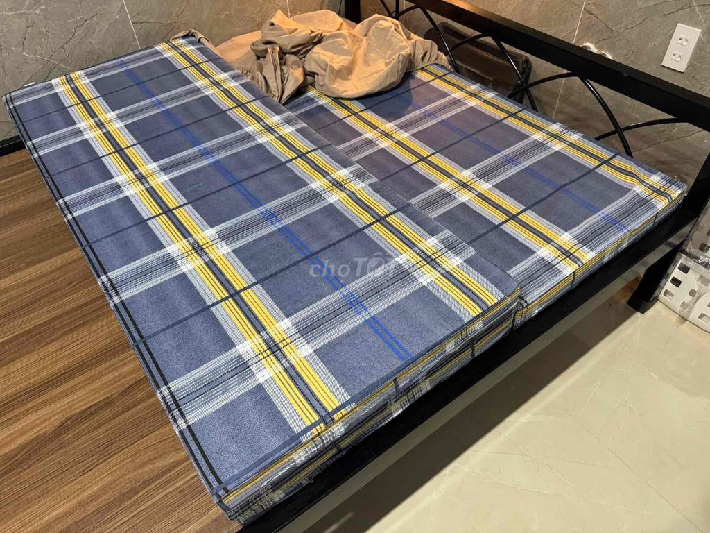 Đệm Vải 9cm 1m6x1m9 Xám, vàng, xanh Rất mới. Mua bán Giường, chăn ga gối nệm tại Thành phố Thái Nguyên Thái Nguyên được đăng bởi Tran Xuan Hieu hình 1