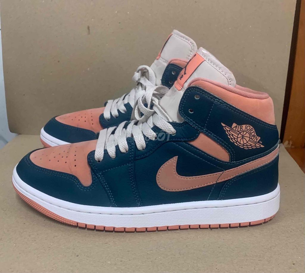 Jordan 1 Mid ‘Pink Blue’  size 40 40.5