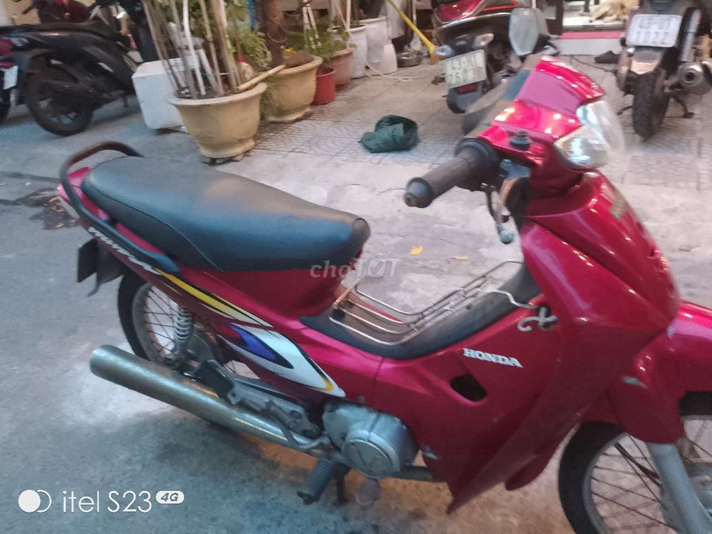 Honda Wave красный 43, двигатель Rin работает тихо