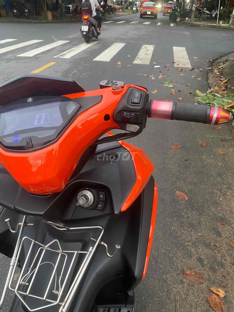 Yamaha NVX 125cc автомат, оранжево-серый