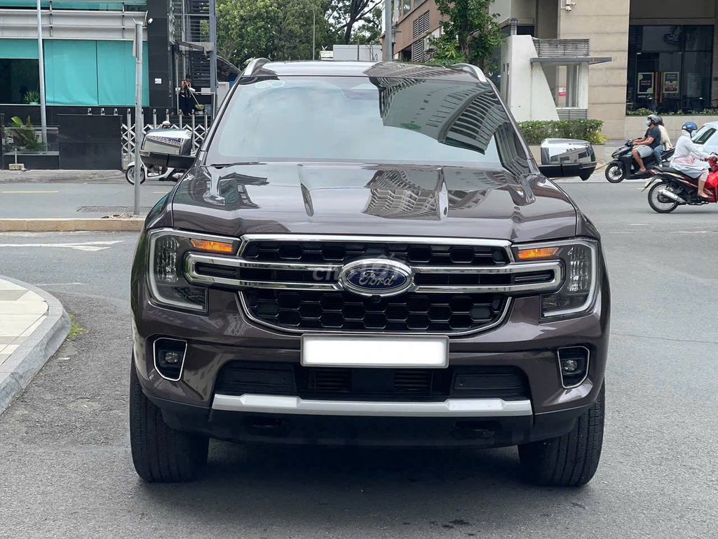 Ford Everest Titanium 4x2 AT 2024 - 5600 km. Mua bán Ô tô tại Quận Phú Nhuận Tp Hồ Chí Minh được đăng bởi Trần Hoàng Long hình 1