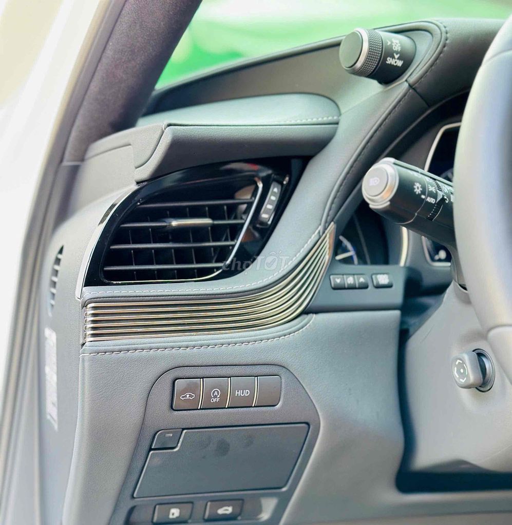 Lexus LS 500 odo mới 17.000km model 2024. Mua bán Ô tô tại Quận 8 Tp Hồ Chí Minh được đăng bởi Hồng Phúc hình 13