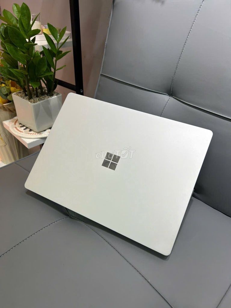 Microsoft Surface Laptop 2 i5-8350U 13.5 inch 8GB/256GB. Mua bán Laptop tại Quận Tân Bình Tp Hồ Chí Minh được đăng bởi Hội Đồ Điện Tử hình 1