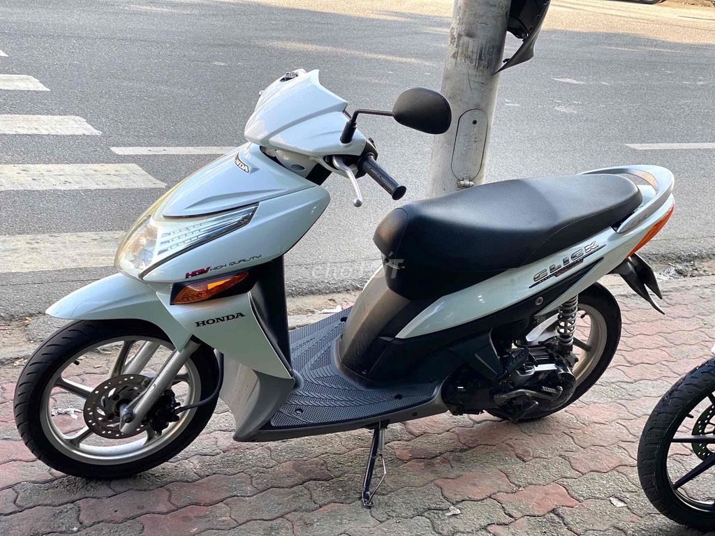 Honda Click Trắng Tự động Đã qua sử dụng. Mua bán Xe máy tại Thành phố Thuận An Bình Dương được đăng bởi Cửa  Hàng xe máy An Lộc  hình 1