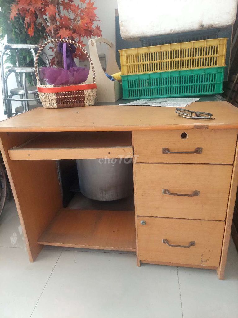 Bàn học, bàn vi tính. Mua bán Bàn ghế tại Quận Tân Phú Tp Hồ Chí Minh được đăng bởi Nhân hình 1