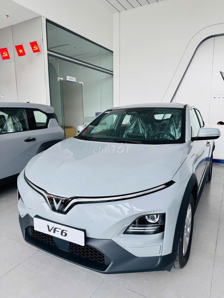 VinFast VF6 Xám - Xe Sẵn - Trả Trước 10% - HTX. Mua bán Ô tô tại Huyện Hóc Môn Tp Hồ Chí Minh được đăng bởi Vinfast Hóc Môn Trọng Phúc hình 2