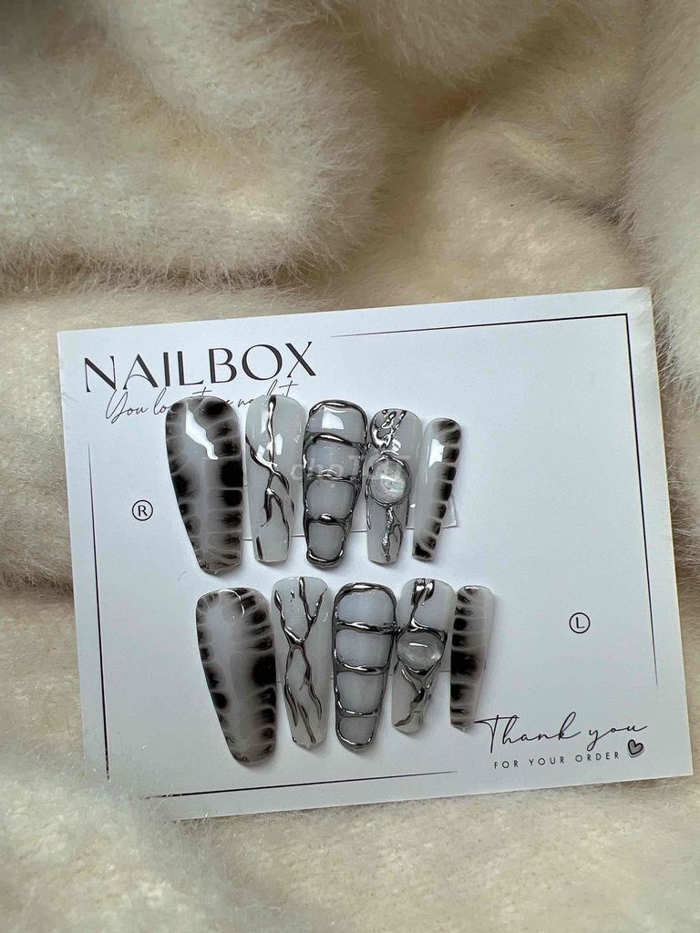 Nailbox có sẵn - phong cách y2k