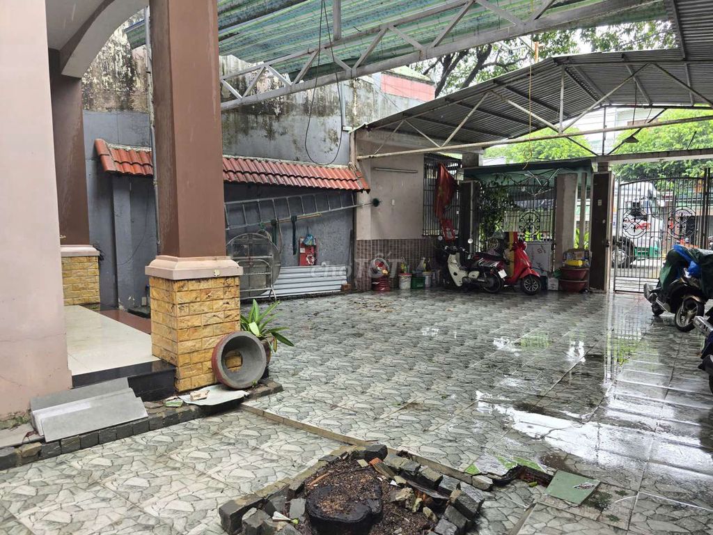 Two-storey house with a 130 m² garden on Cách Mạng Tháng 8 — photo 8